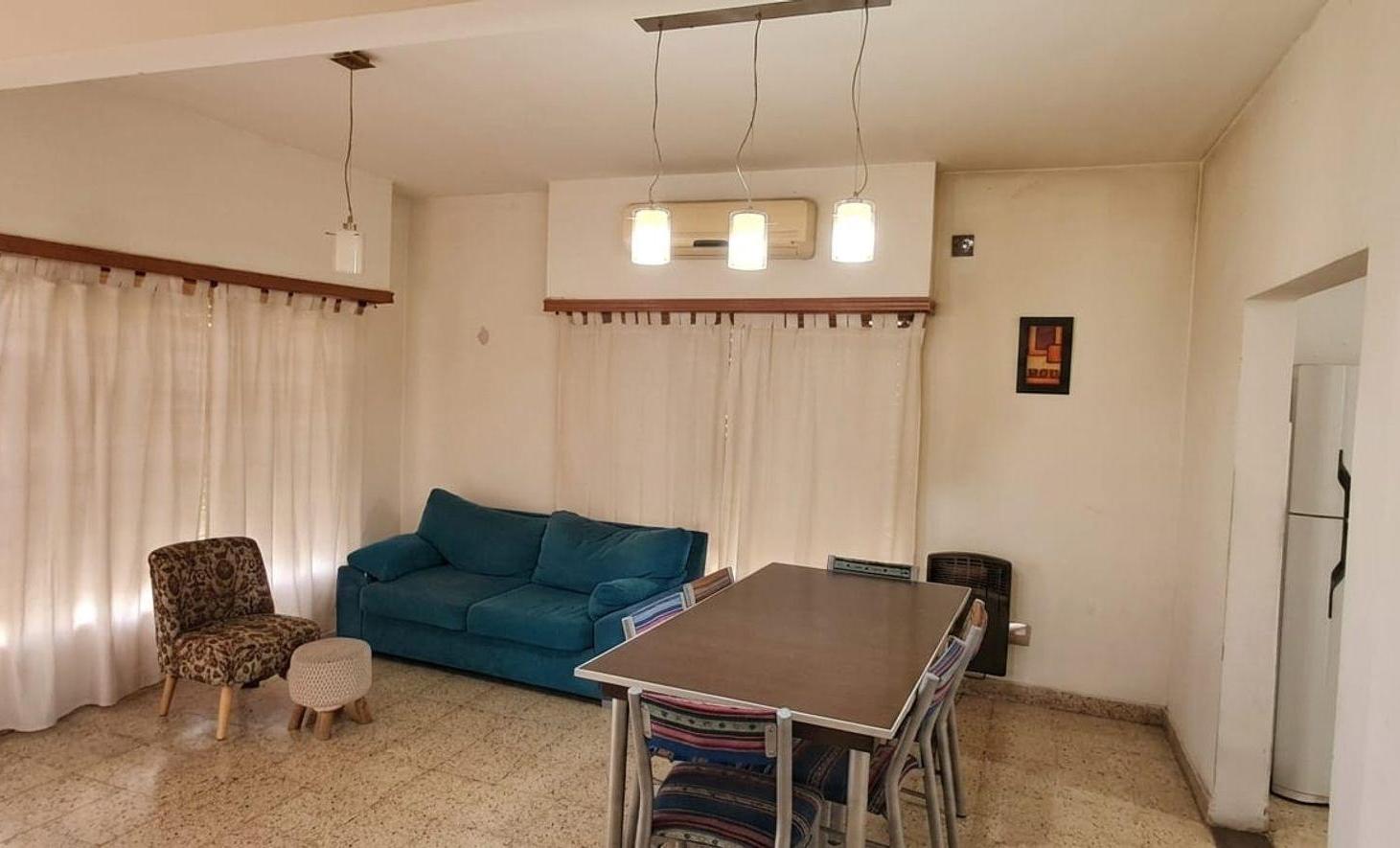 Foto de CASA 4 AMBIENTES, JARDIN, GALERIA CUBIERTA., imagen 2