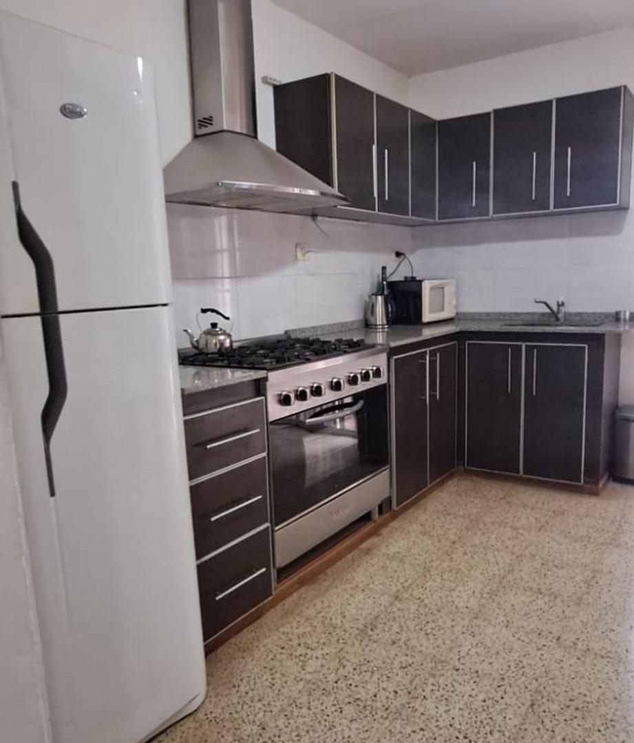 Foto de CASA 4 AMBIENTES, JARDIN, GALERIA CUBIERTA., imagen 3