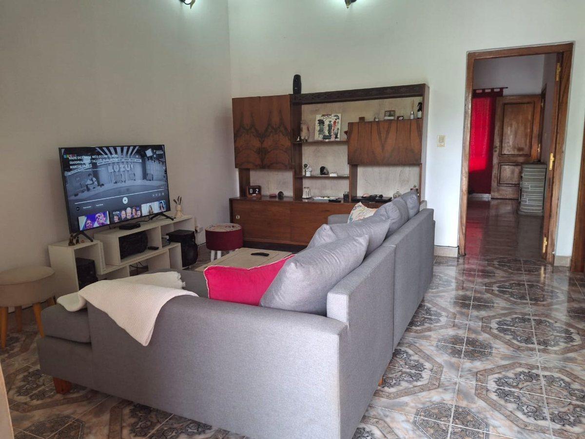 Foto de VENTA CASA 5 AMB Y QUINCHO SE ESCUCHA OFERTA, imagen 2