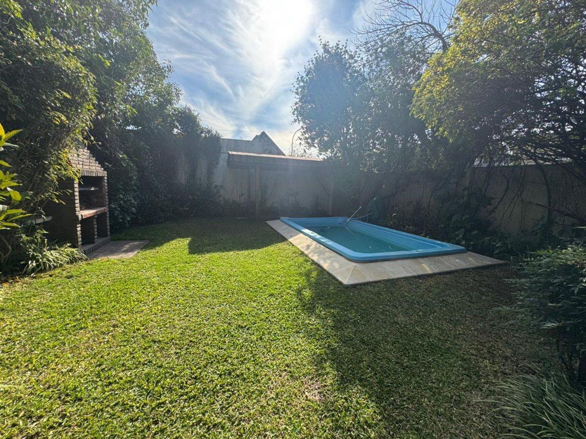 Foto de VENTA CASA CON PILETA, imagen 4