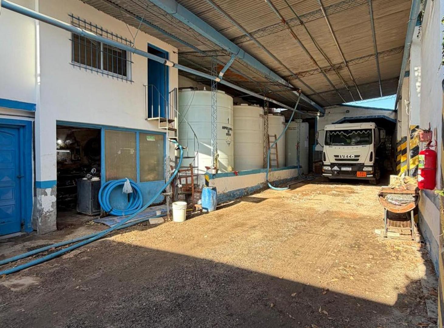 Foto de DEPOSITO DE 300 M2 CON 2 OFICINAS, GRAN UBICACION!, imagen 1