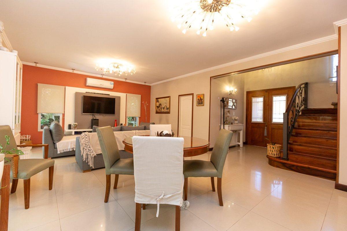 Foto de VENTA CASA DE 6 AMB, EN SAN MIGUEL, BARRIO CERRADO, imagen 2