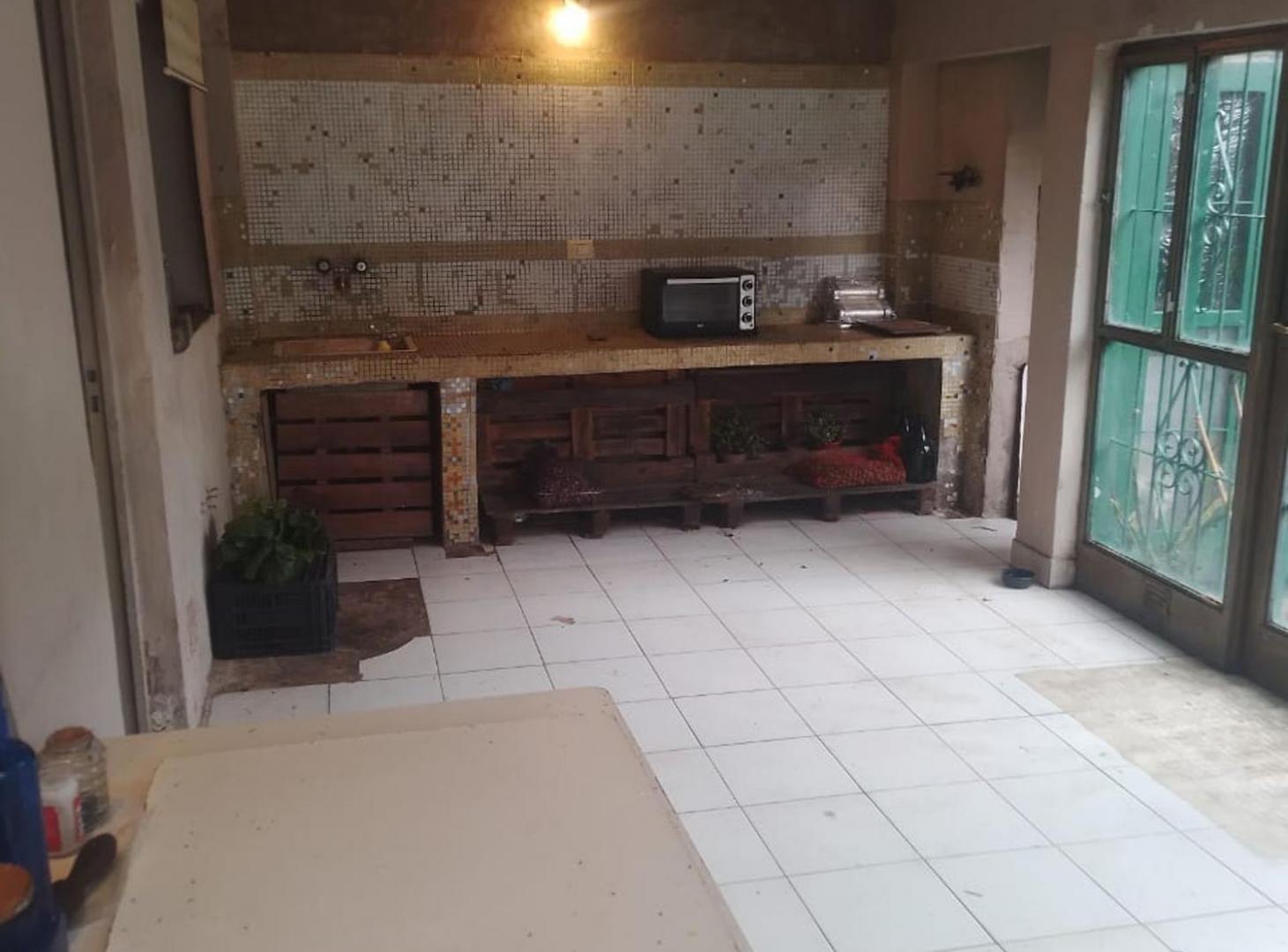 Foto de CASA EN VENTA A REFACCIONAR, OPORTUNIDAD, DEL VISO, imagen 2
