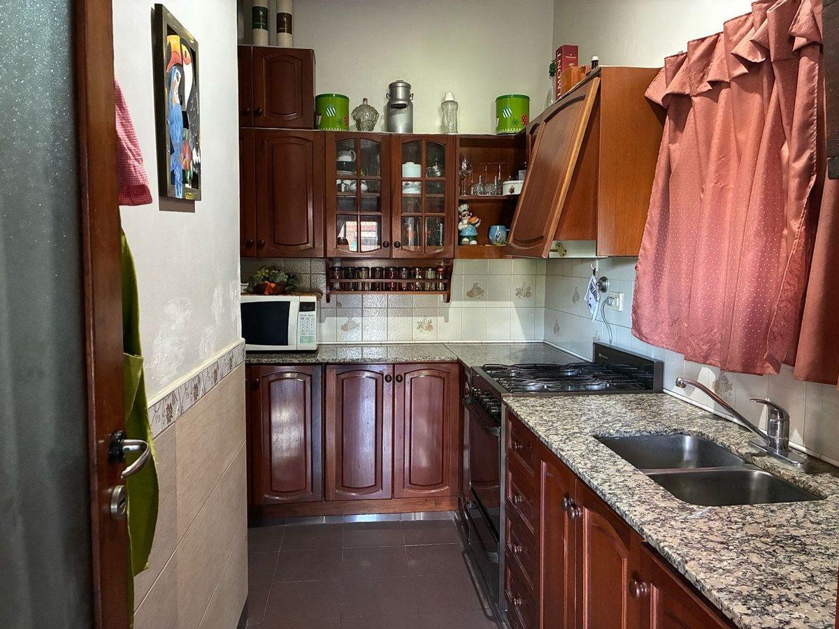 Foto de CASA 3 DORM + DEPTO 2 AMB. LOTE 330MTS P.NOGUES, imagen 5