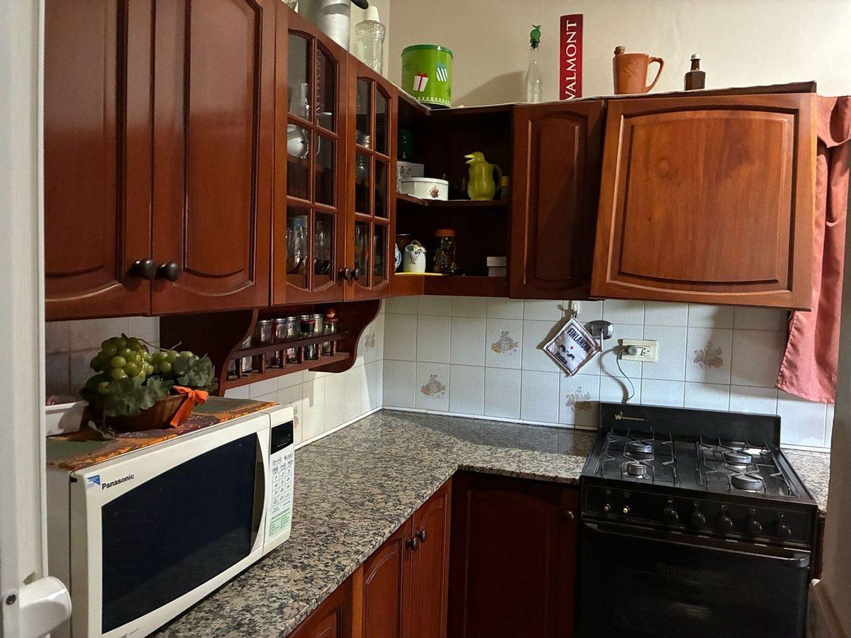 Foto de CASA 3 DORM + DEPTO 2 AMB. LOTE 330MTS P.NOGUES, imagen 3