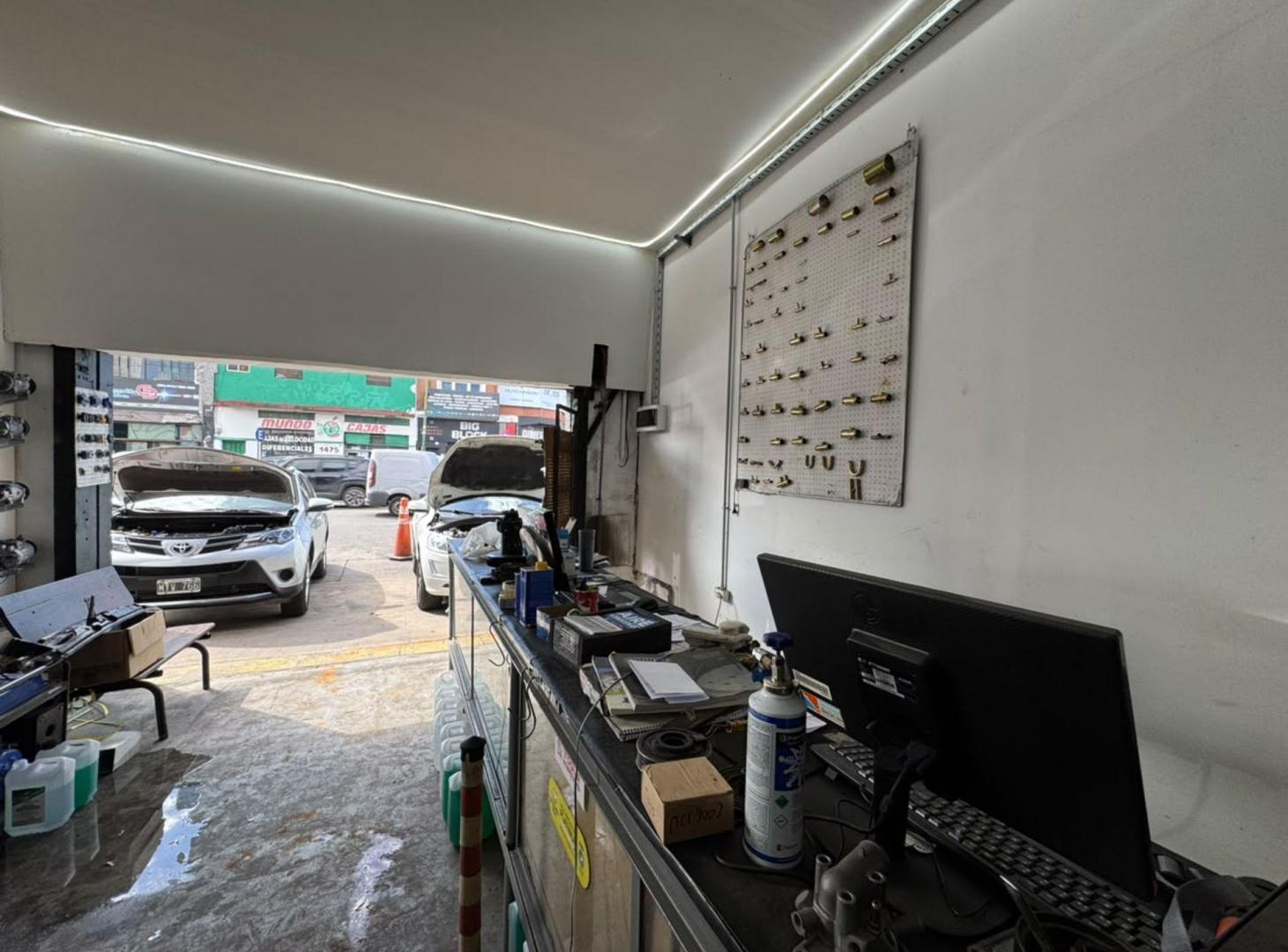 Foto de VENTA GALPON EN AVENIDA WARNES - 400M2, imagen 1