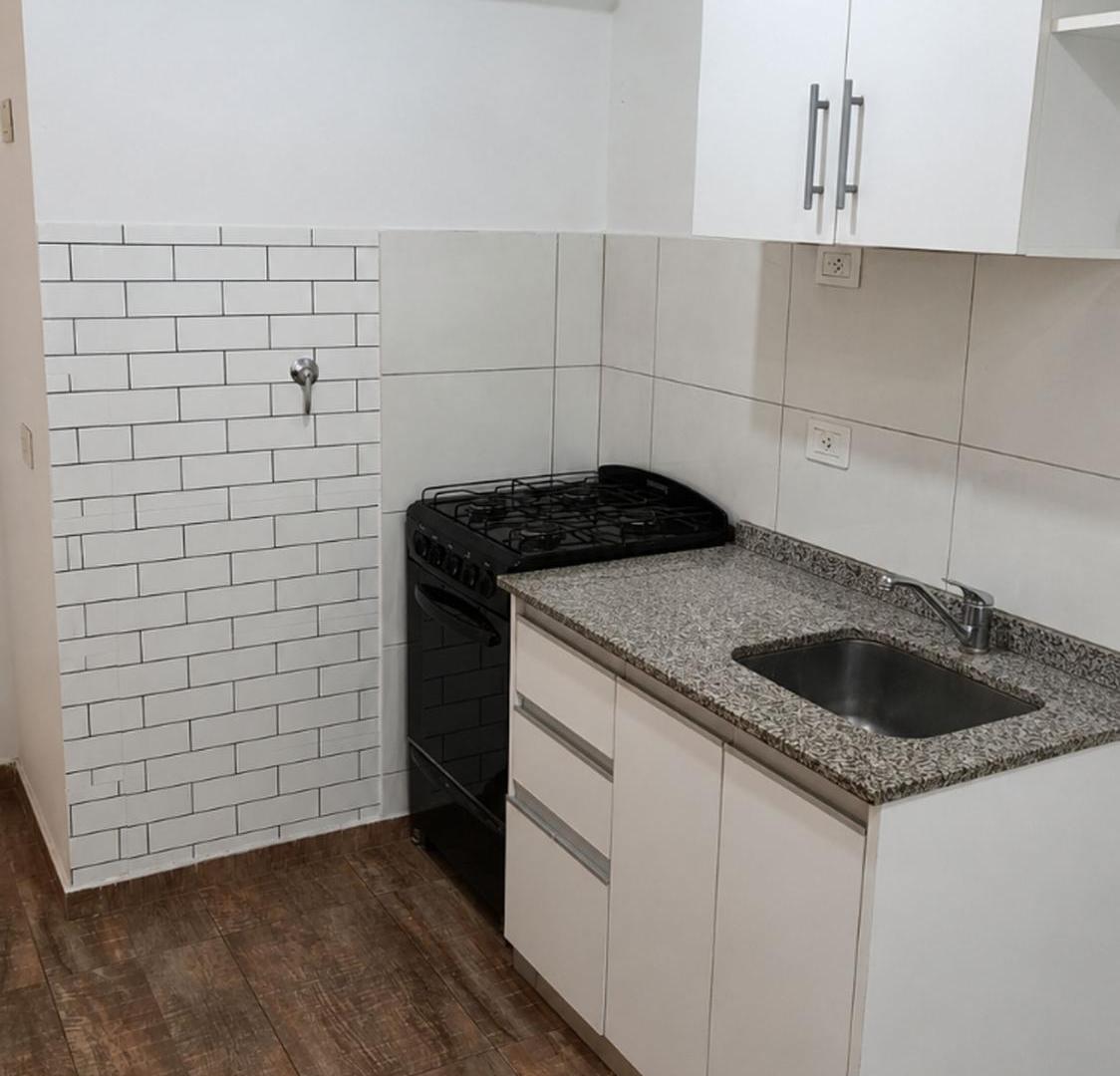 Foto de DEPARTAMENTO 2 AMBIENTES EN VENTA SUM CON PARRILLA, imagen 4