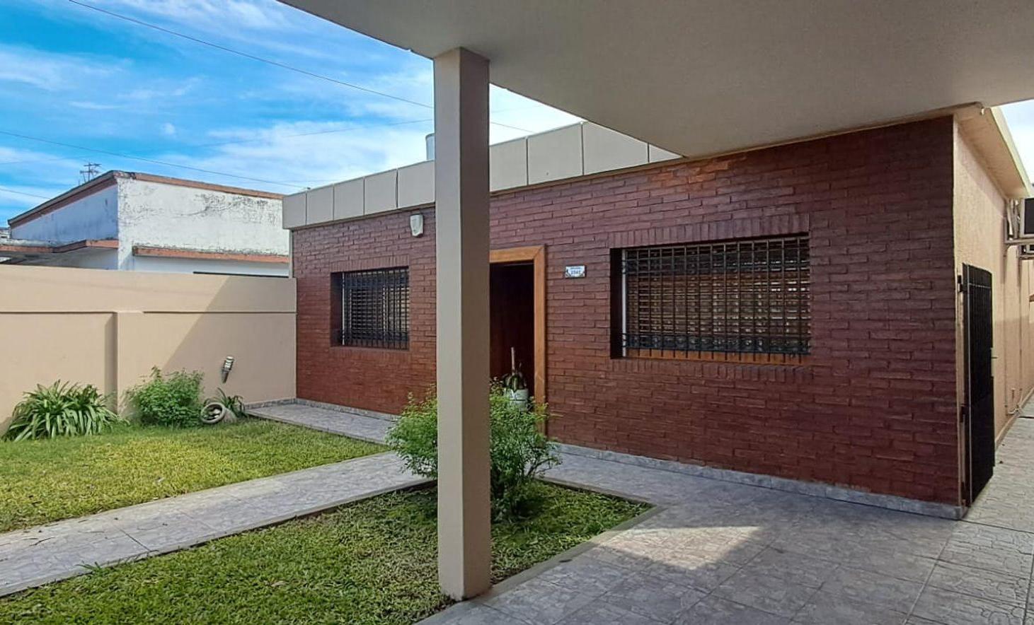 Foto de CASA 5 AMBIENTES, QUINCHO, JARDIN Y PILETA, imagen 2