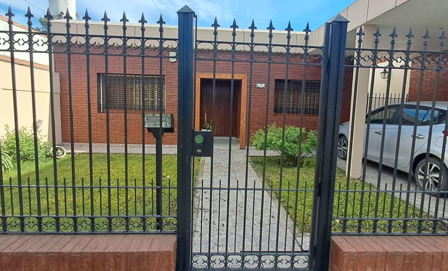 Foto de CASA 5 AMBIENTES, QUINCHO, JARDIN Y PILETA, imagen 1