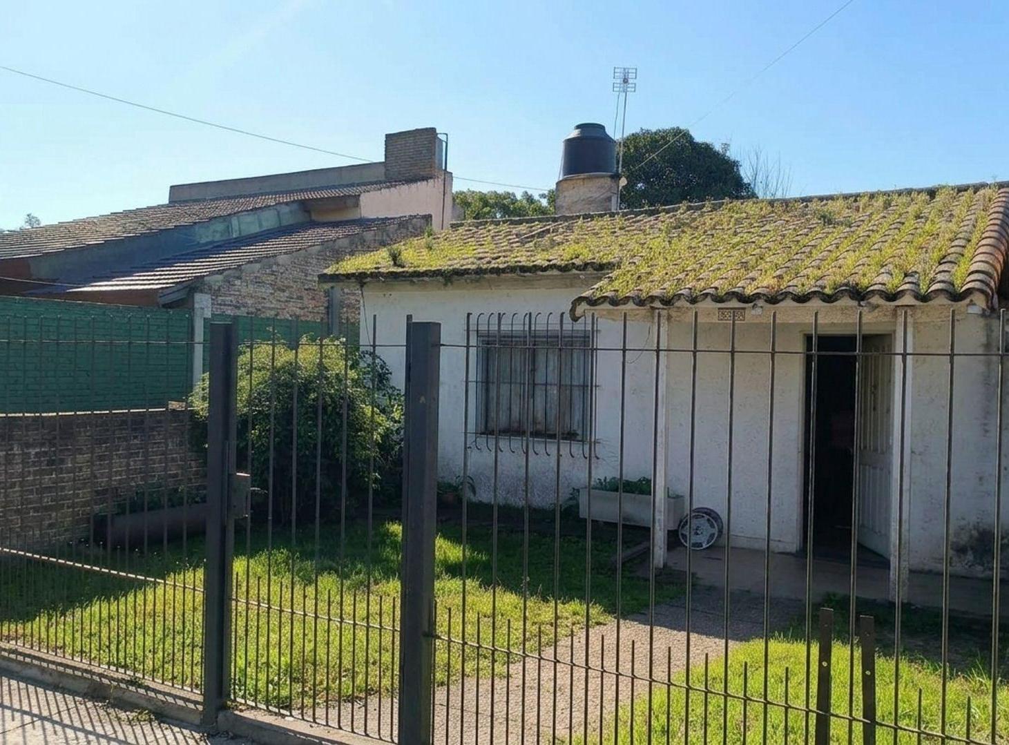 Foto de CASA MAS DEPTO. A REFACIONAR EN VENTA , CASTELAR, imagen 2