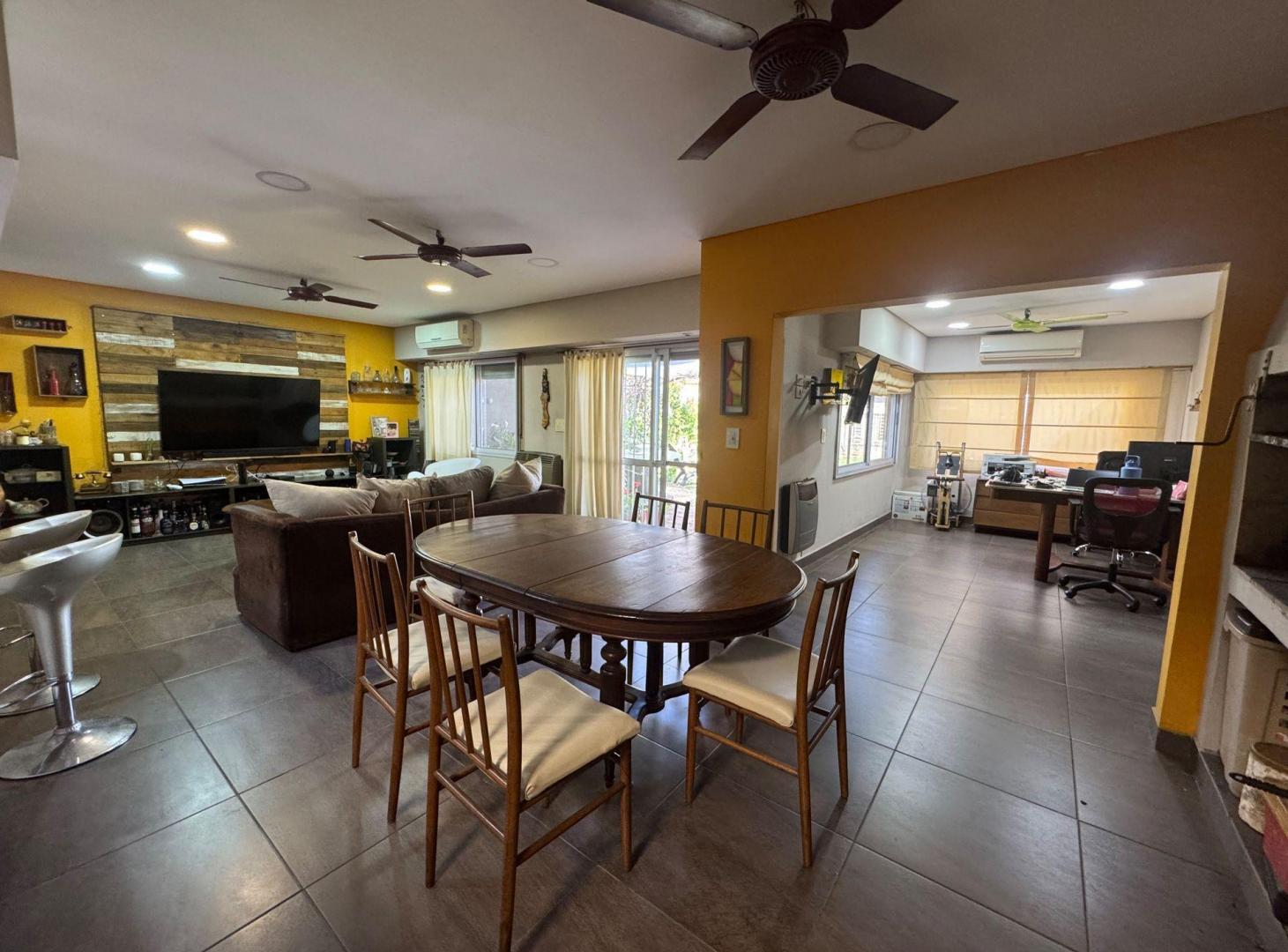 Foto de VENTA CASA 6 AMBIENTES MAS DEPARTAMENTO ITUZAINGO, imagen 2