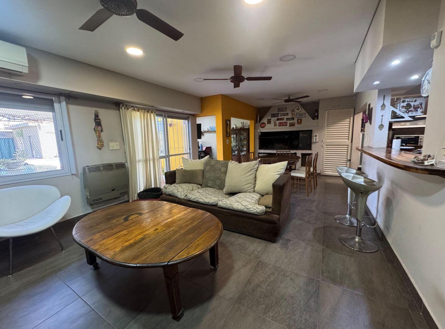 Foto de VENTA CASA 6 AMBIENTES MAS DEPARTAMENTO ITUZAINGO, imagen 3