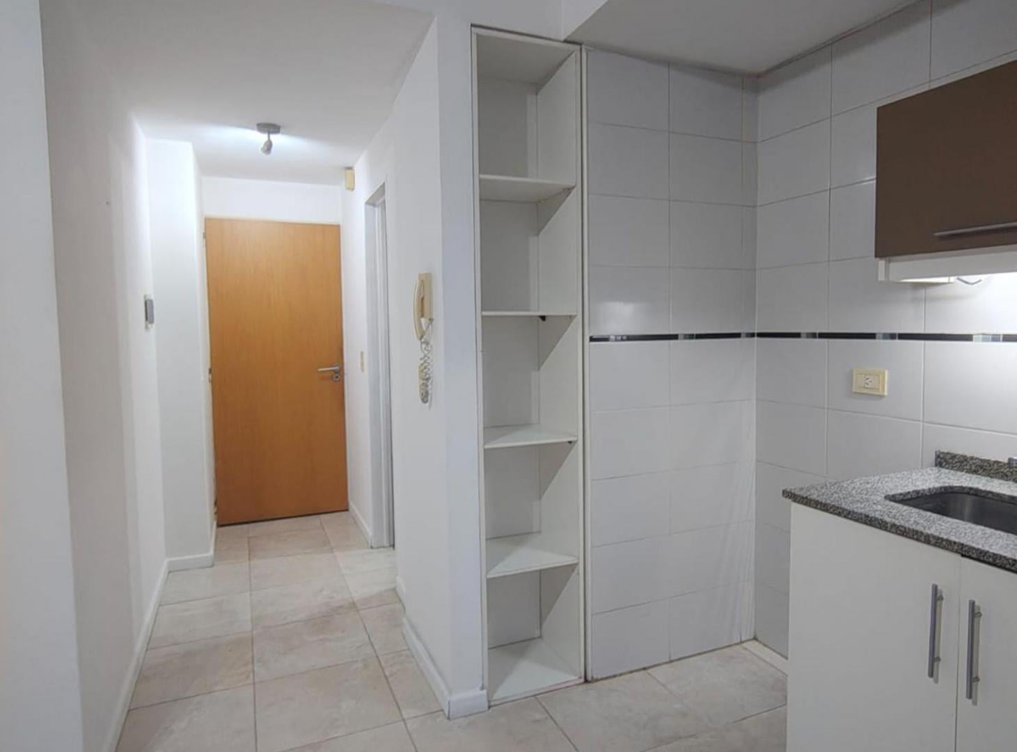 Foto de ALQUILER MONOAMBIENTE, SAN MIGUEL, CON COCHERA, imagen 3