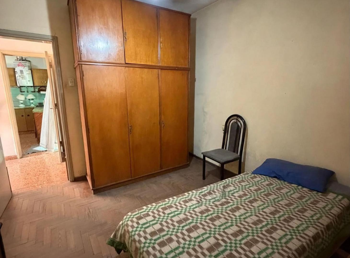 Foto de Locales+Vivienda+Potencial de desarrollo! AV.PERON, imagen 2