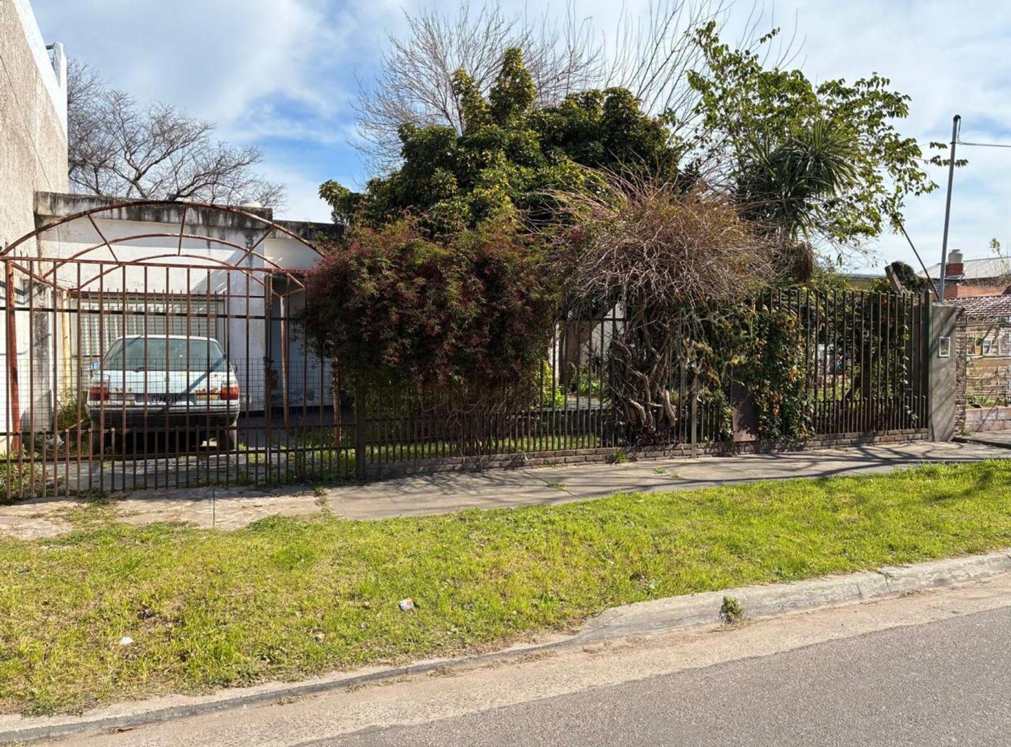 Foto de CASA 4 DORMITORIOS + AMPLIO LOTE – JOSÉ C. PAZ, imagen 1