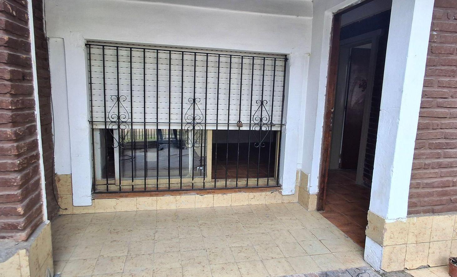 Foto de CASA EN ALQUILER 5AMB, 3HAB,MORENO PATIO Y GARAGE, imagen 2