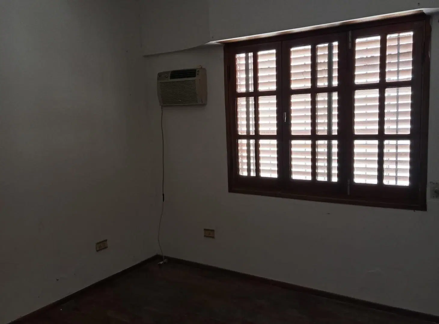 Casa tres dormitorio c/patio y pileta 4