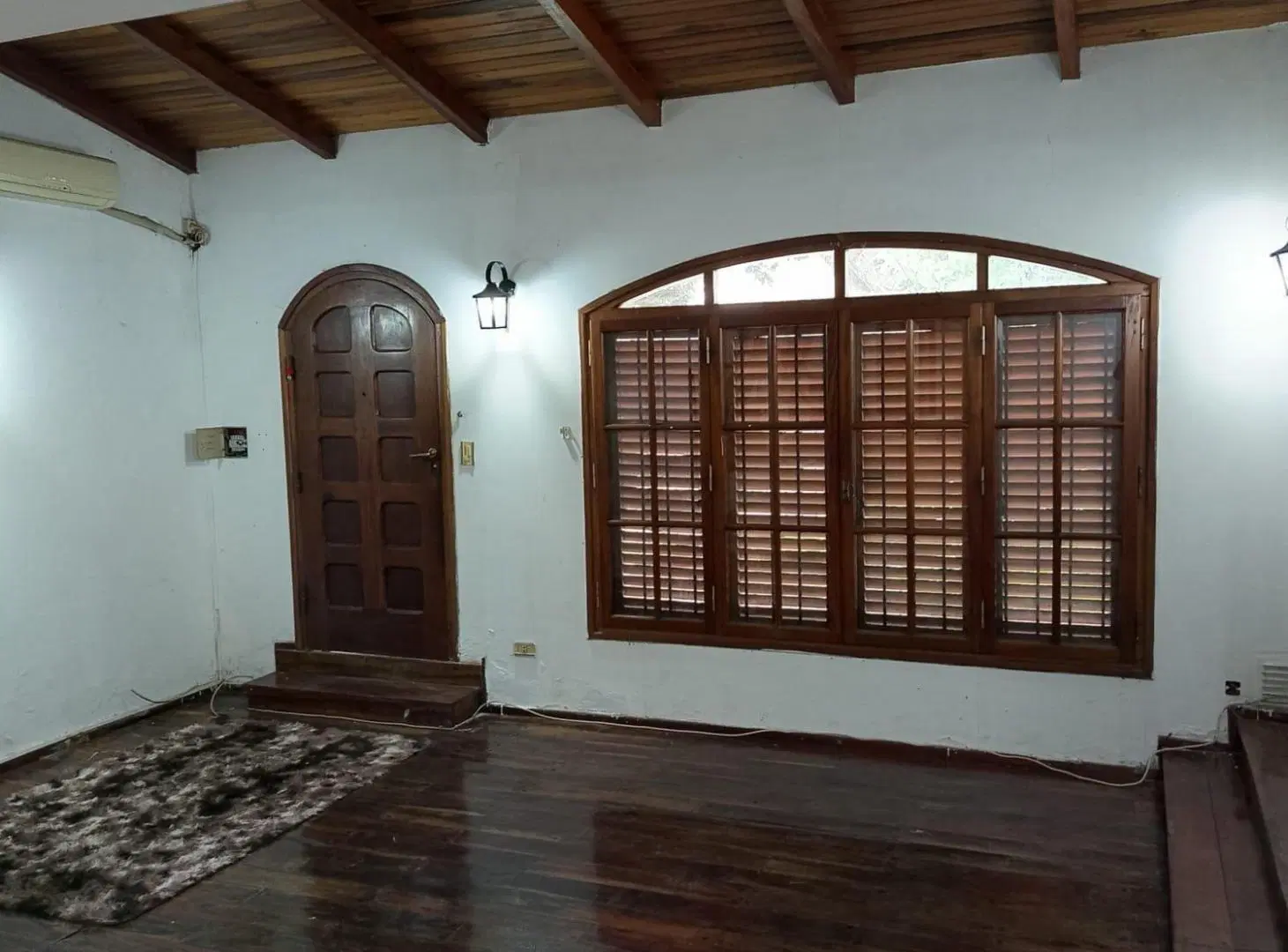 Casa tres dormitorio c/patio y pileta 5