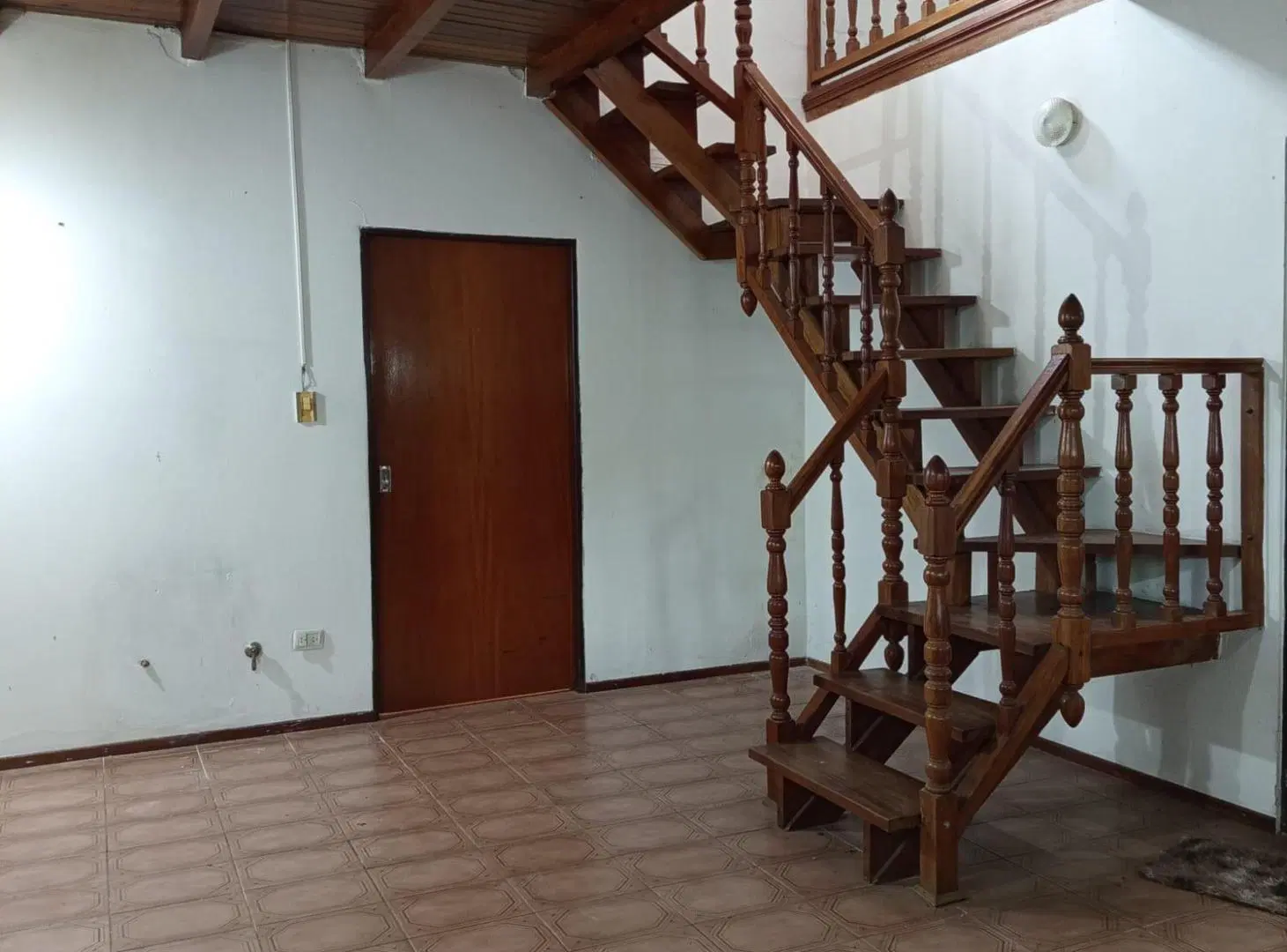 Casa tres dormitorio c/patio y pileta 3
