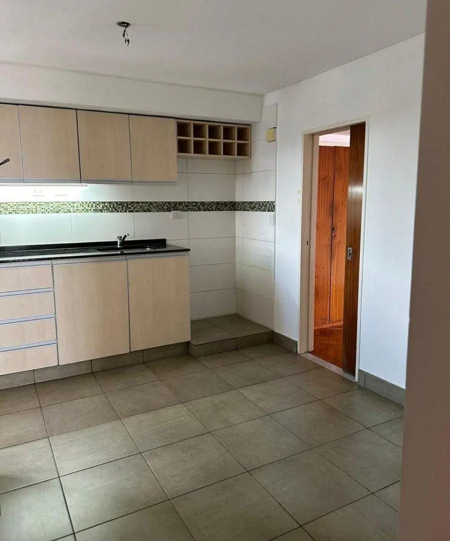 RETASADO! Dpto 3 dormitorios con cochera y baulera en Bº Centro 4