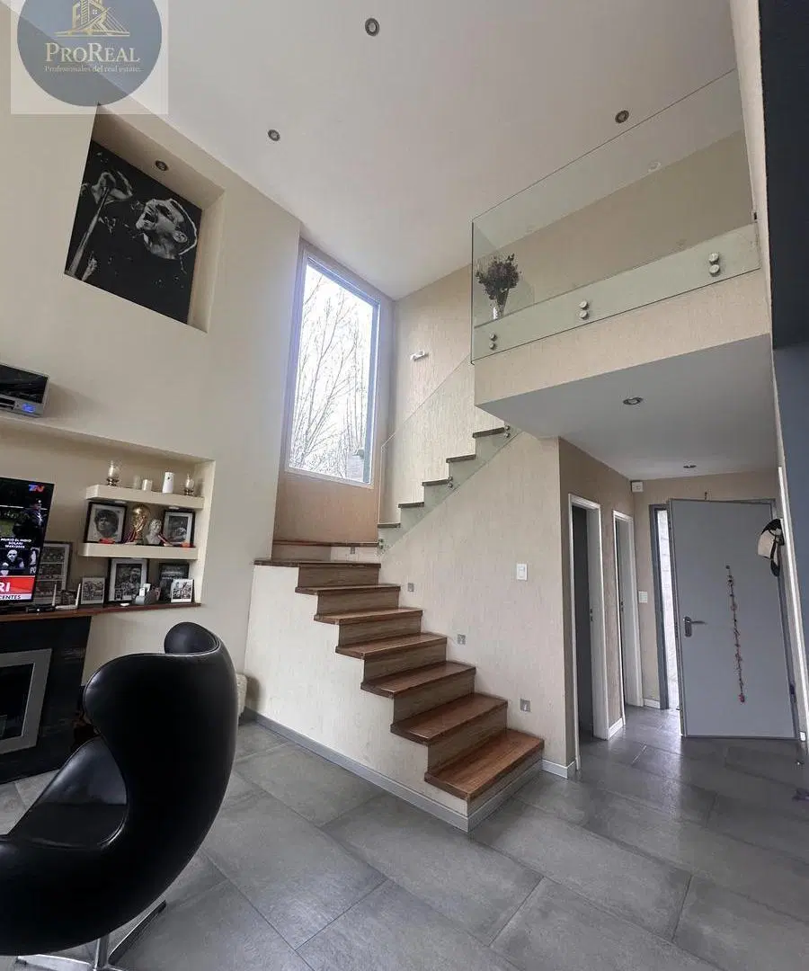IMPECABLE CASA DE 5 AMBIENTES AL LAGO - CAUNTRY SANTA RITA 5