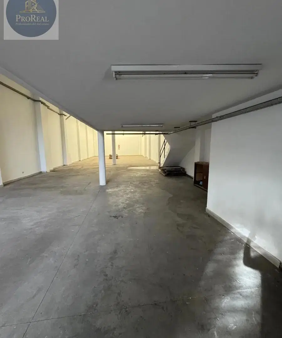 Excelente Galpón / Depósito con Aptitud Comercial- Lanús oeste 4