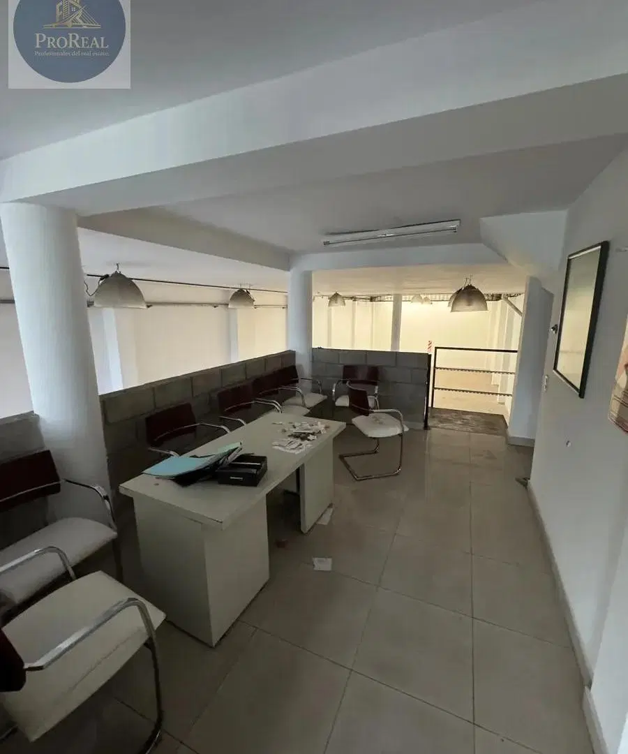 Excelente Galpón / Depósito con Aptitud Comercial- Lanús oeste 3