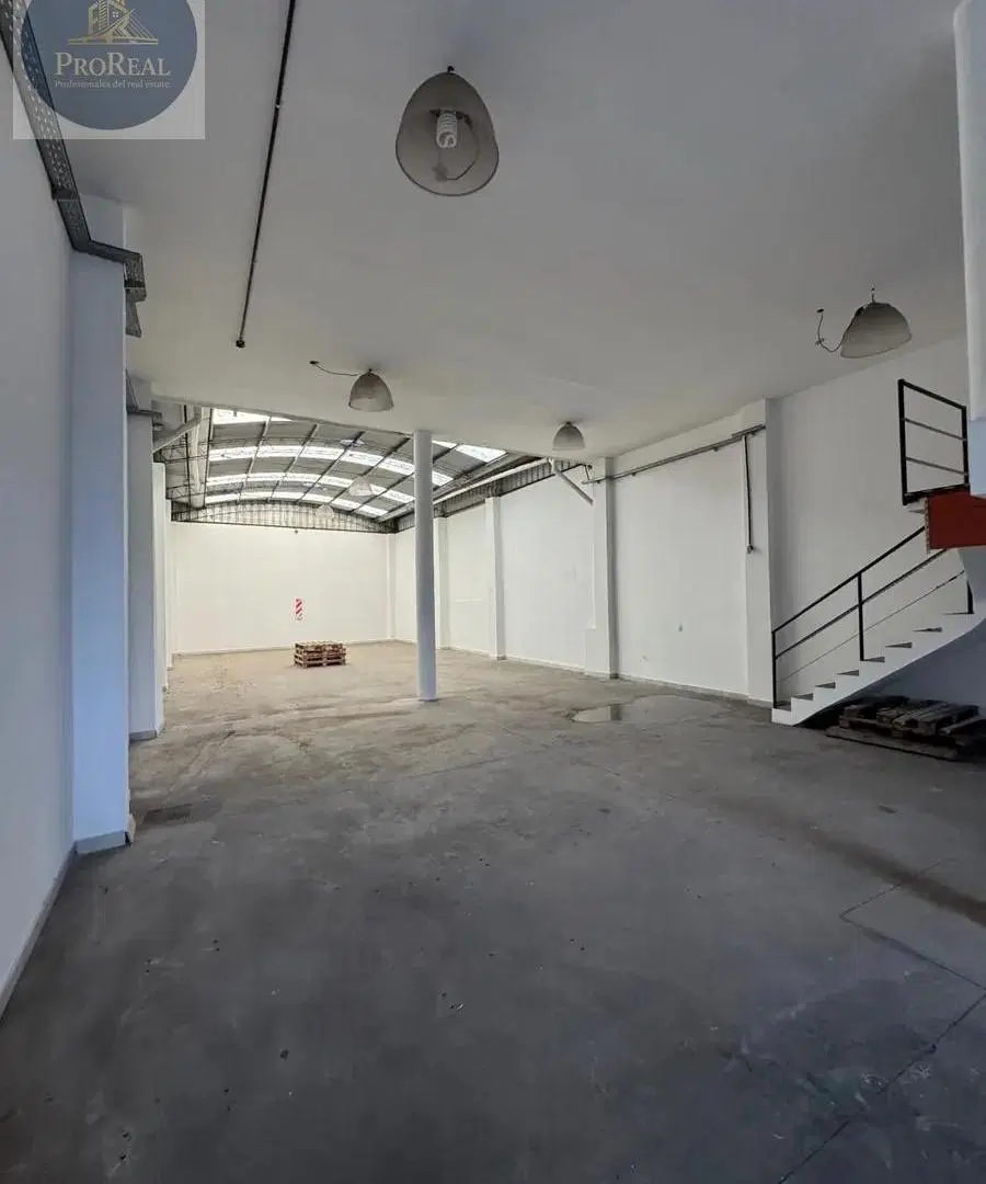 Excelente Galpón / Depósito con Aptitud Comercial- Lanús oeste 5