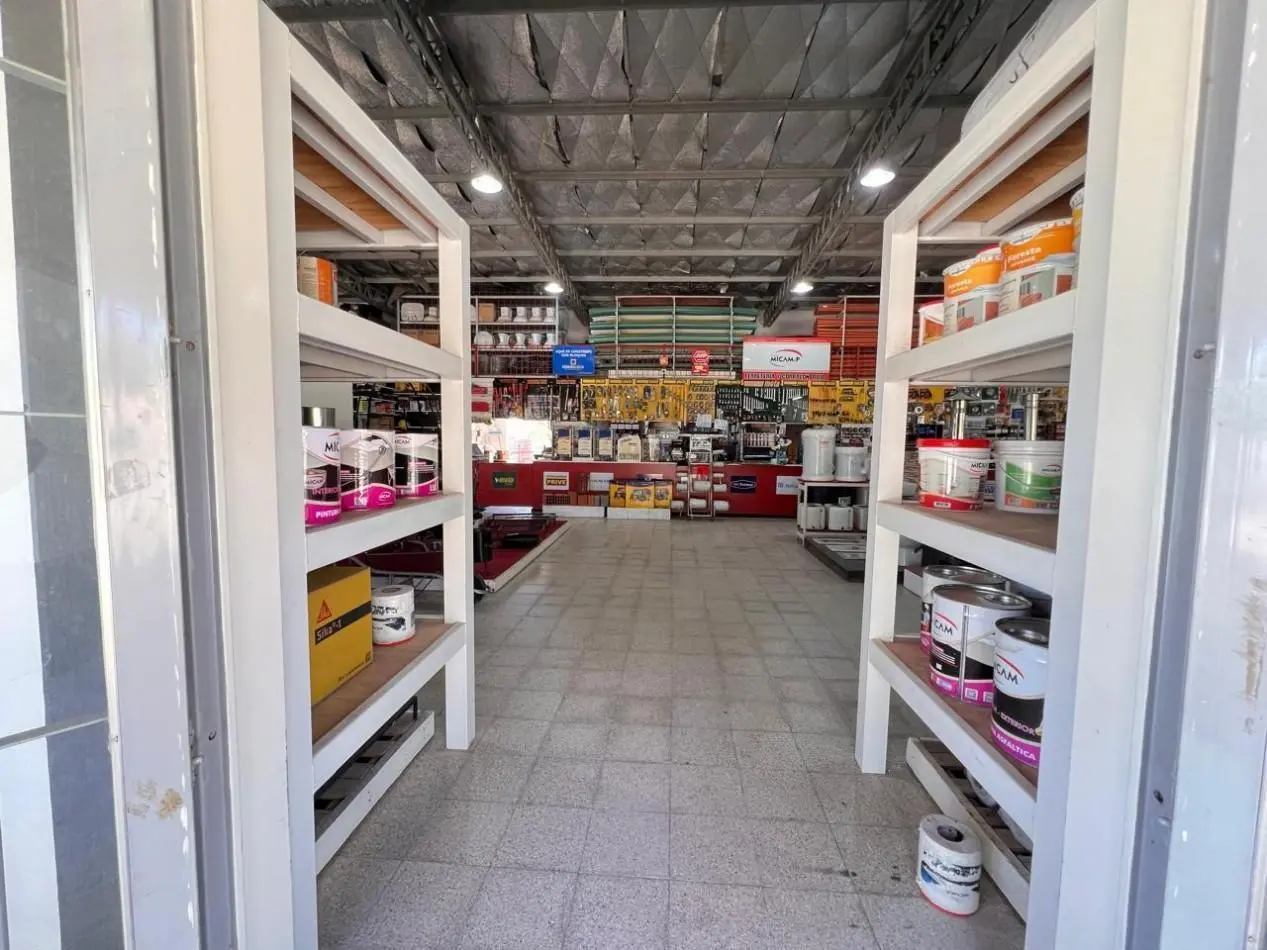 Local comercial en venta en el corazon de Los Reartes!!!!! 3
