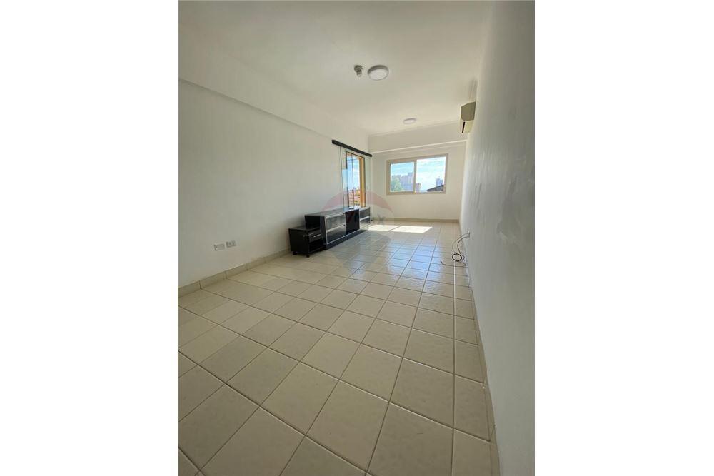 Vendo Amplio Departamento en Edificio Fortaleza II 4