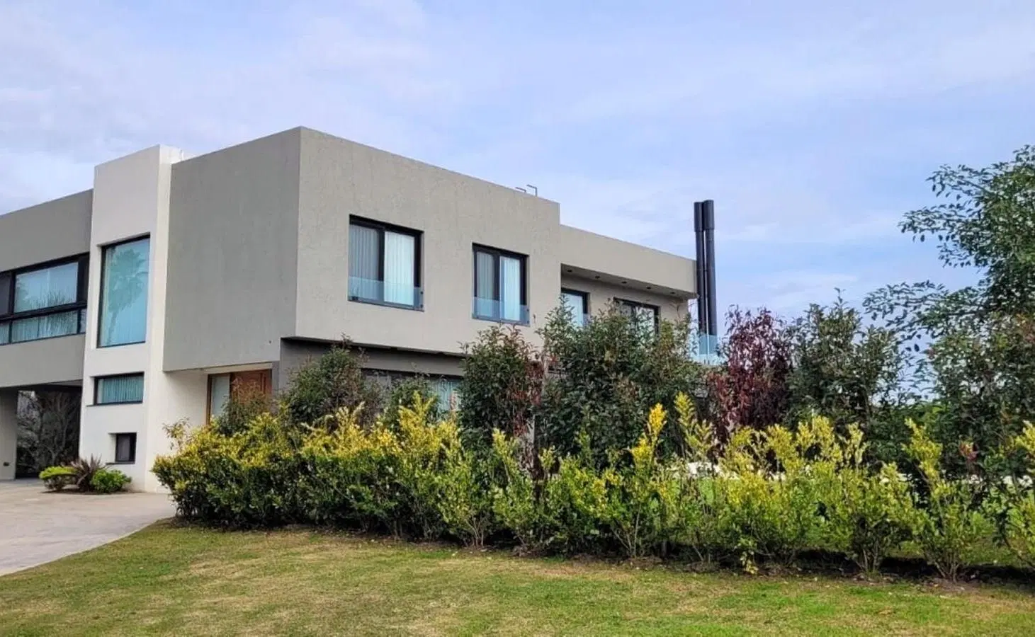 CASA EN VENTA SAN MARINO . FUNES HILLS 2