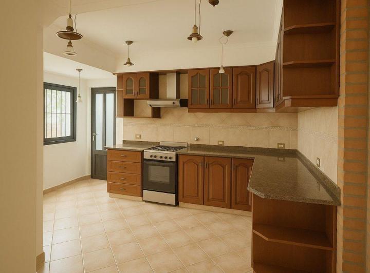 CASA TRIPLEX , Coch. 2 autos/ Quincho Zona Resid. 2