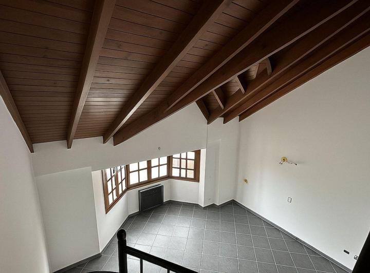 CASA TRIPLEX , Coch. 2 autos/ Quincho Zona Resid. 4