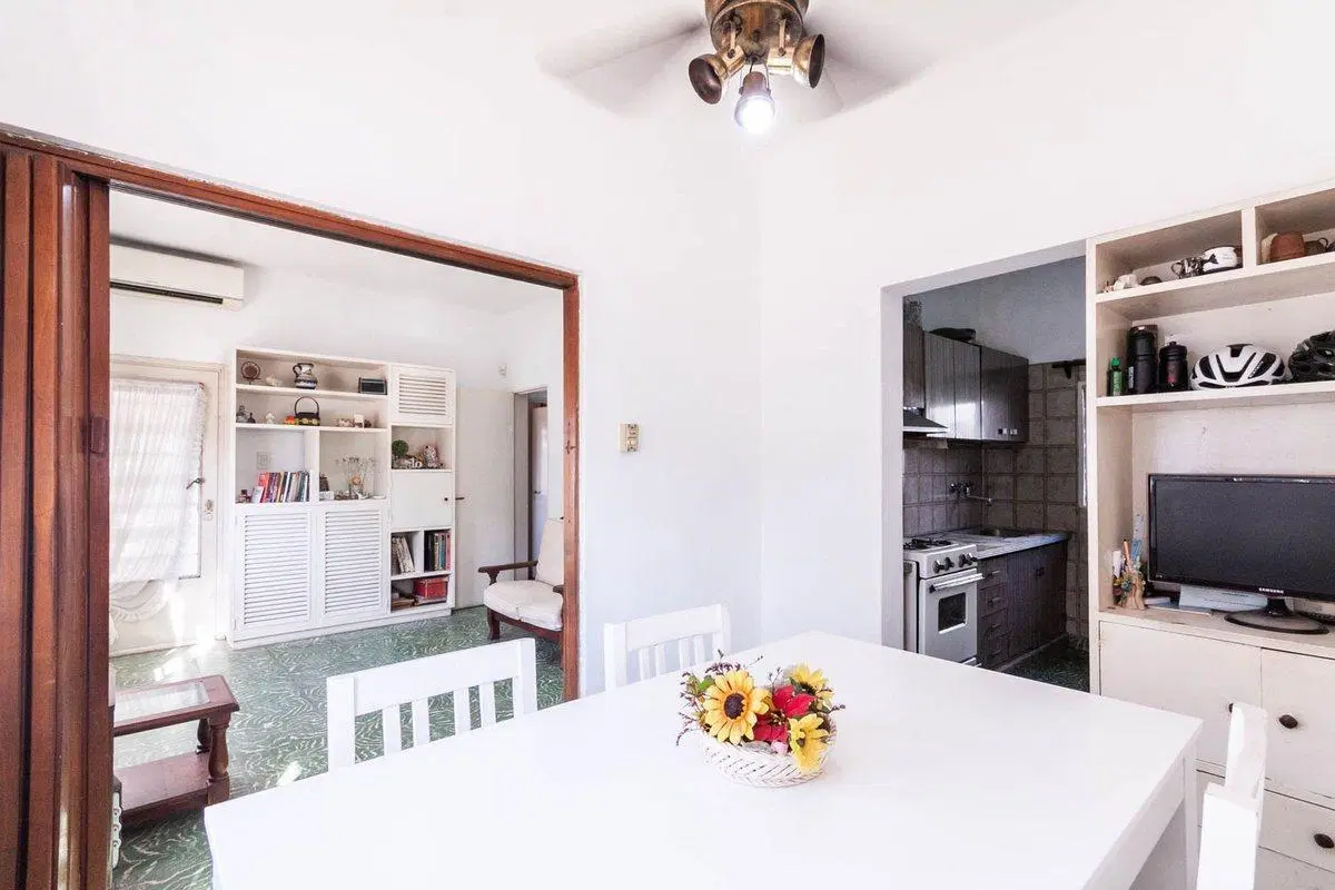 VENTA DE CASA EN ESQUINA 5 AMBIENTES CON GARAGE 5
