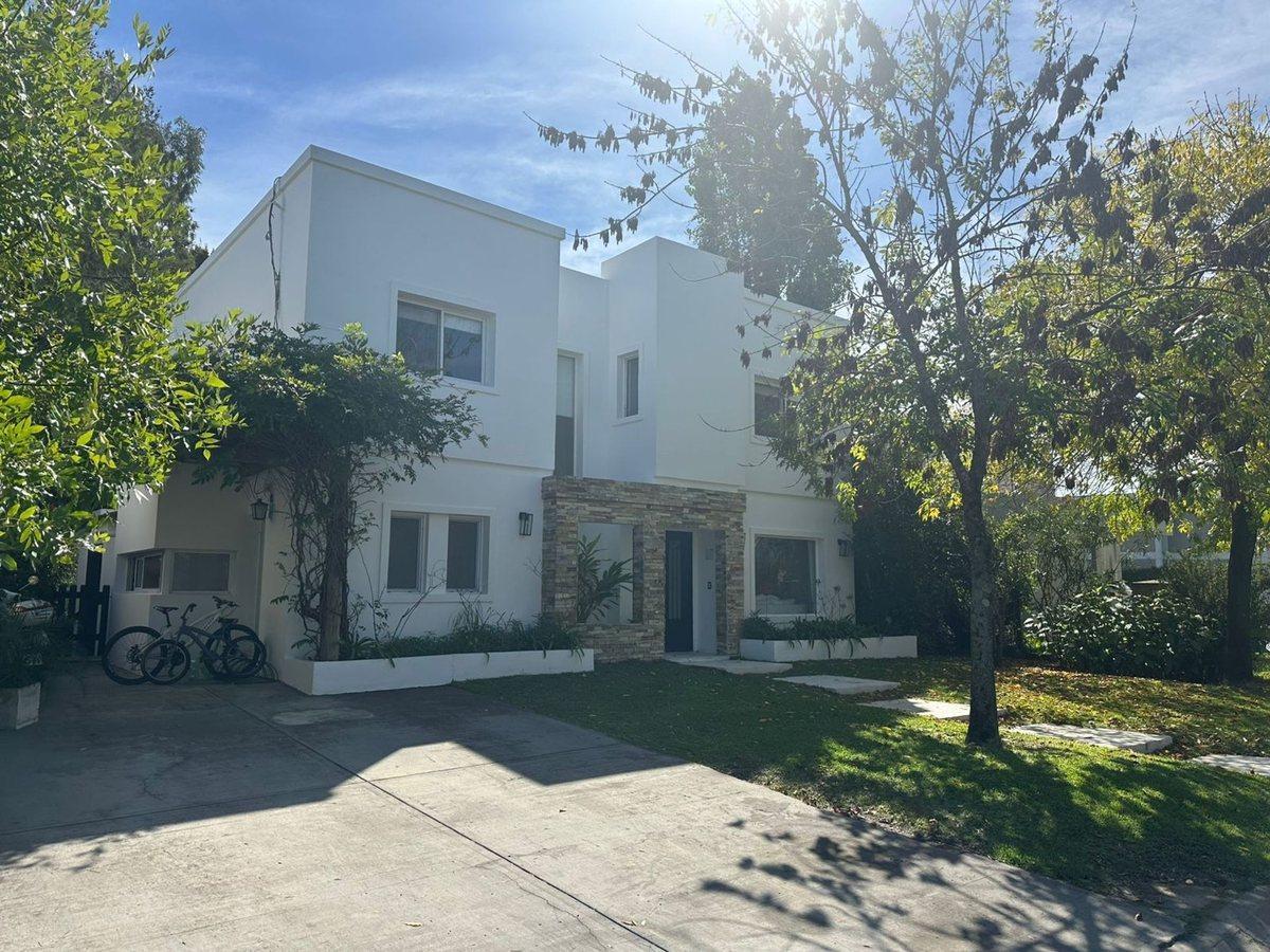 CASA EN VENTA EN SAN ISIDRO LABRADOR APTO CREDITO