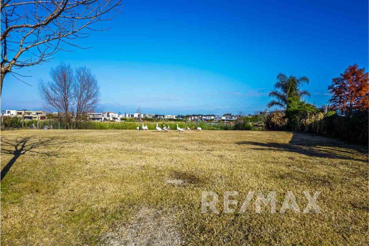VENTA EN CANTON GOLF AL AGUA Y AL CAMPO DE GOLF