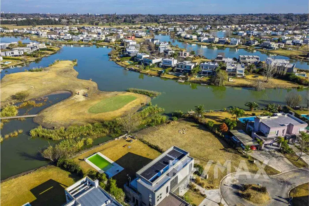 VENTA EN CANTON GOLF AL AGUA Y AL CAMPO DE GOLF 4