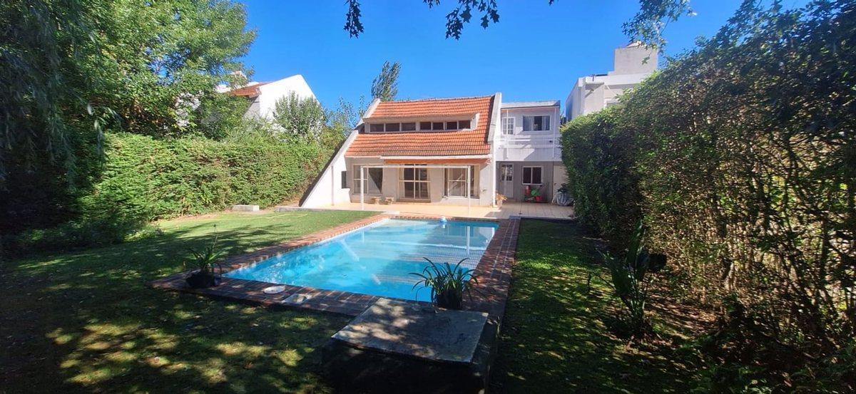 CASA VENTA NAUTICO ESCOBAR C/PILETA A REFACCIONAR