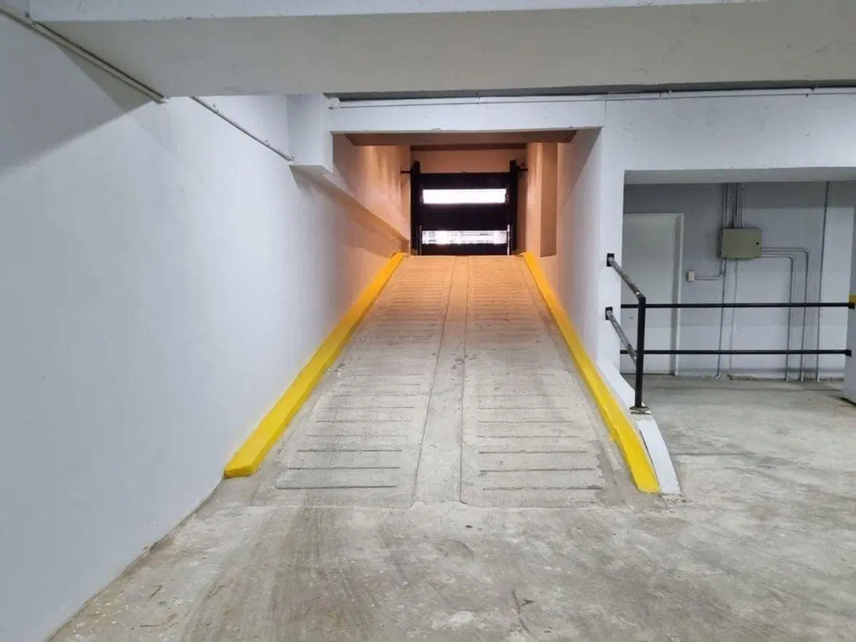 Venta de COCHERA Av. San Juan 2