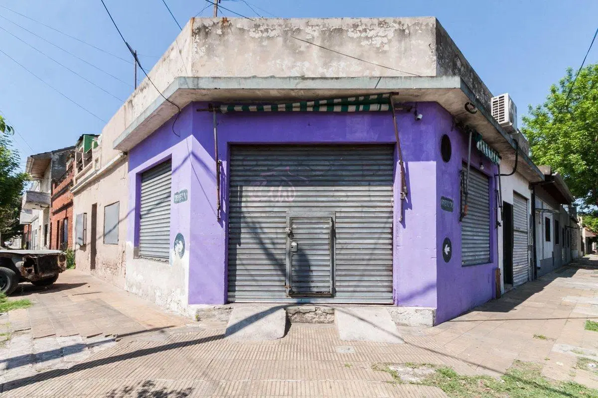Venta de Lote con Casa, local  y garage a RECICLAR 4
