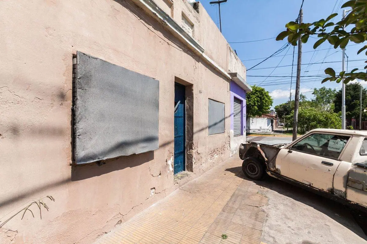 Venta de Lote con Casa, local  y garage a RECICLAR 3