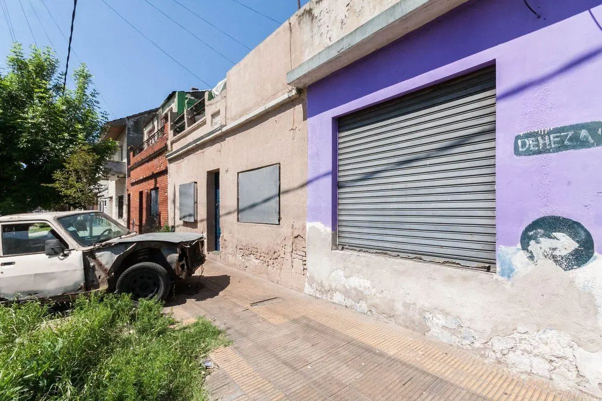 Venta de Lote con Casa, local  y garage a RECICLAR 2