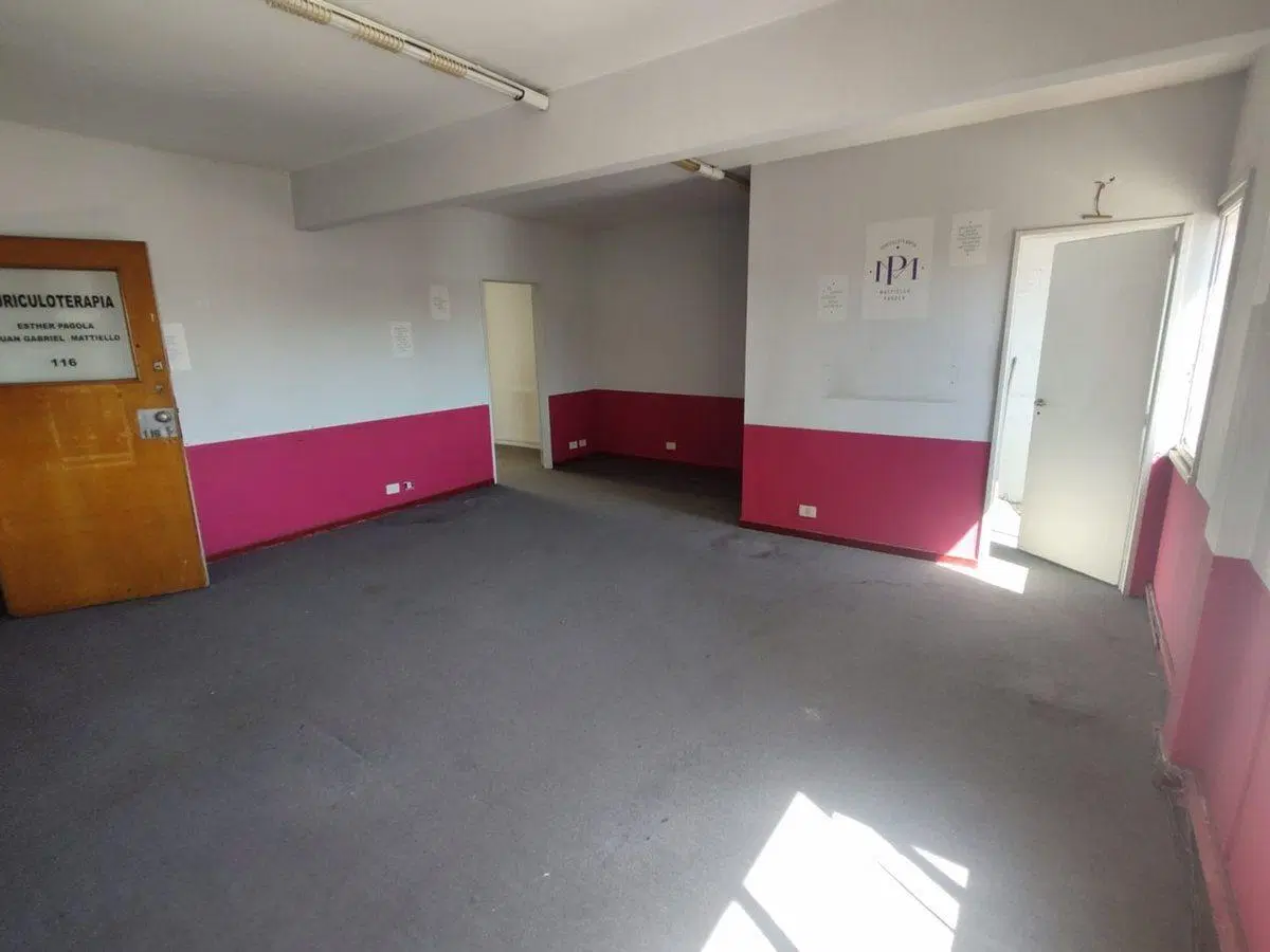 OFICINA EN VENTA EN BALVANERA CON BAÑO 4