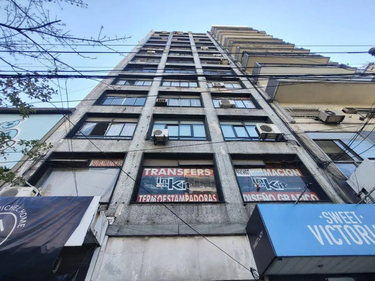 OFICINA EN VENTA EN BALVANERA CON BAÑO 3