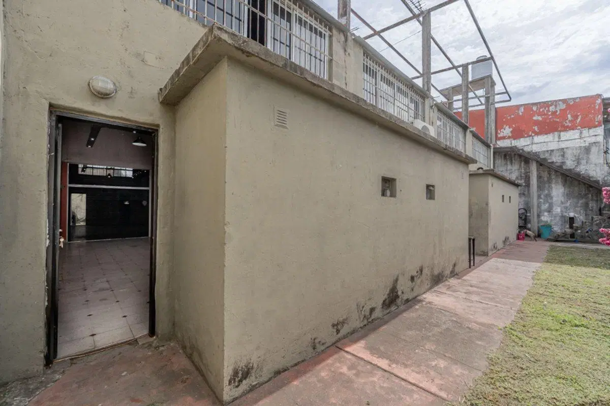 LOTE DE 318 m² CON  4 LOCALES EN VENTA EN TIGRE 3