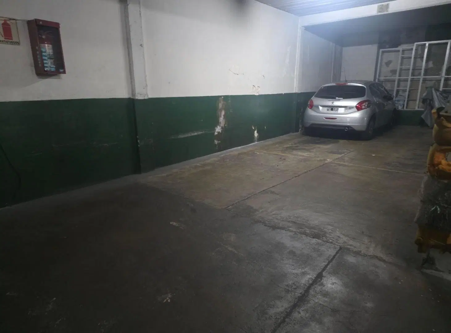 COCHERA   VENTA ZONA ONCE en Edificio Escrituradas 5