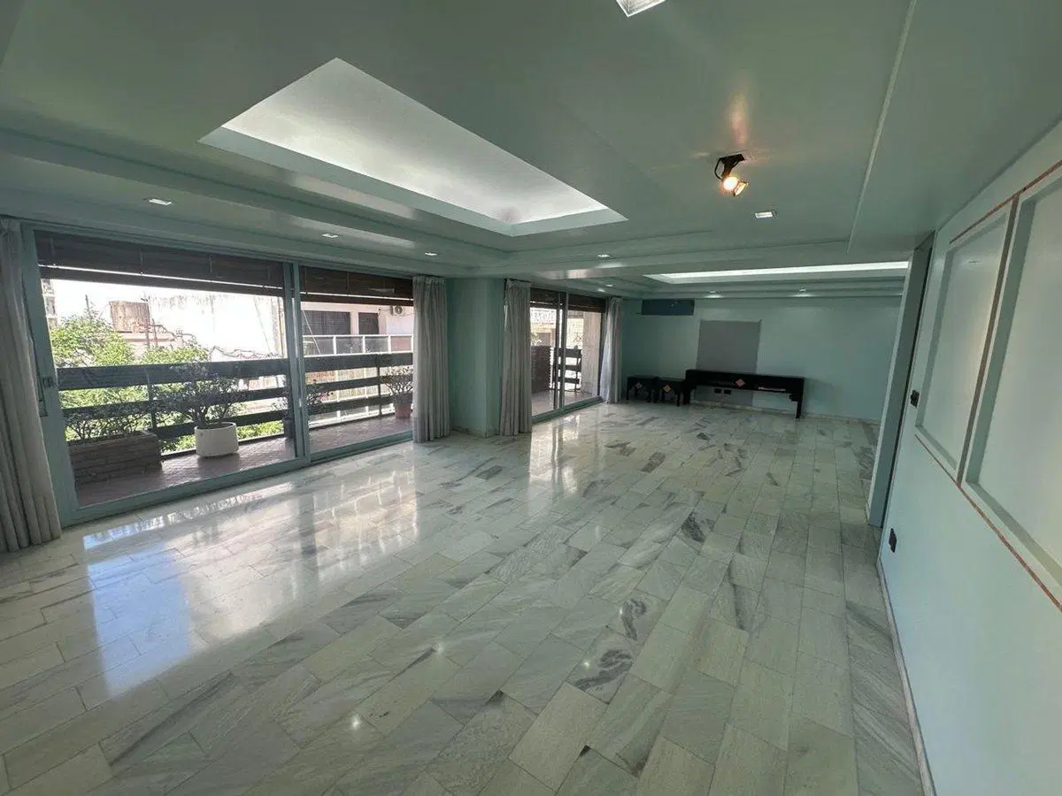 DEPTO 5 AMBIENTES EN VENTA EN FLORES BALCÓN FRENTE 2