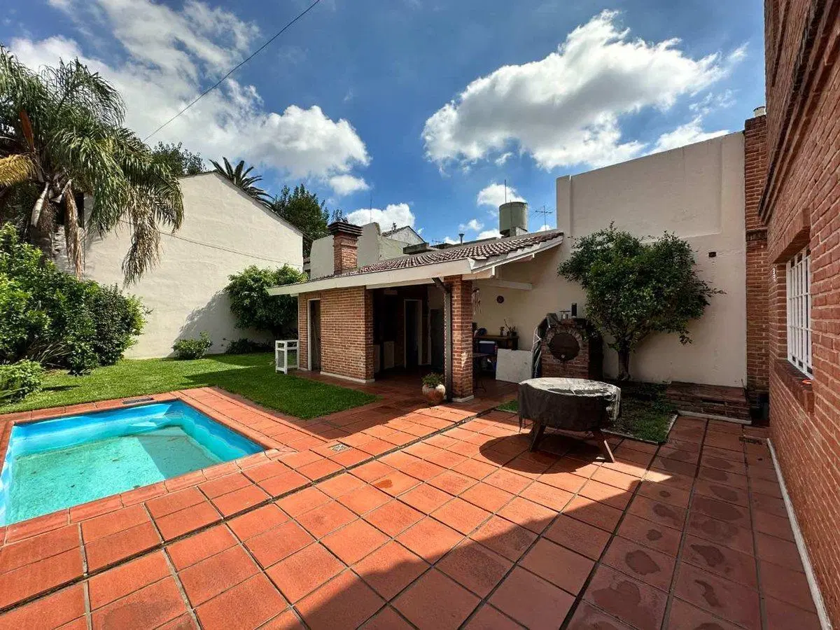 Casa en venta 5 Amb en Villa Sarmiento  c/pileta 3