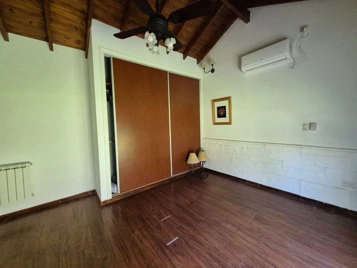CASA EN VENTA EN CAPILLA DEL SEÑOR C/PILETA 5