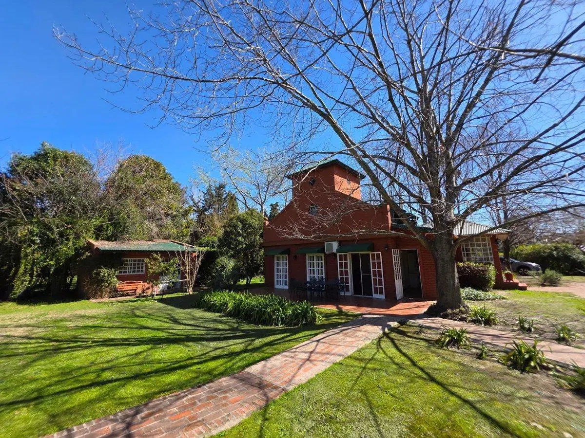 VENTA CASA 5 AMB BARRIO PARQUE LA VERDAD GRAN LOTE 2